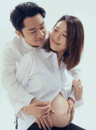 也觉得自己很有能力和李亚男完婚,在综艺节目中王祖蓝曾表示,自己与