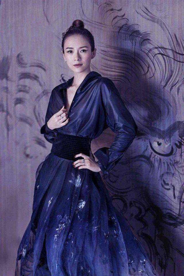 章子怡生日众明星到场祝贺,大合照暴露国际章神秘朋友圈_苏芒_张艺兴