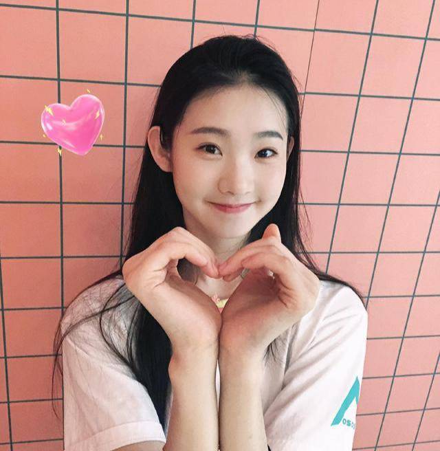 张亦凡回应"泪失禁"体质,没想到又哭了:妈妈把我保护得太好了_张艺凡