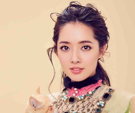 颖儿郭碧婷逛街美照,一个穿4万,一个穿7400,宛如仙女下凡_身材_一身