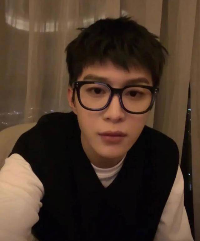 如今连蔡徐坤都翻车了,那个本不被看好的他,却可能成为顶流_范丞丞