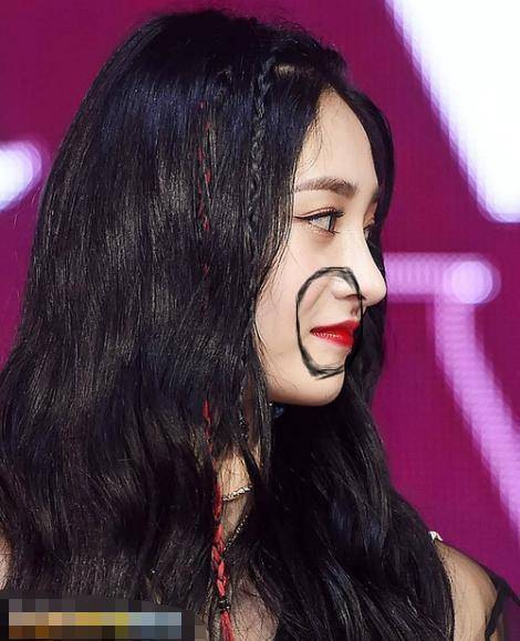 不过有些人嘴角的八字坑未必就跟zr有关系啦,也有可能