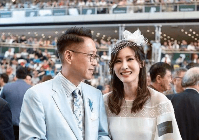 李嘉诚手段太厉害,许晋亨年轻时很风流,两人结婚后却再也没绯闻