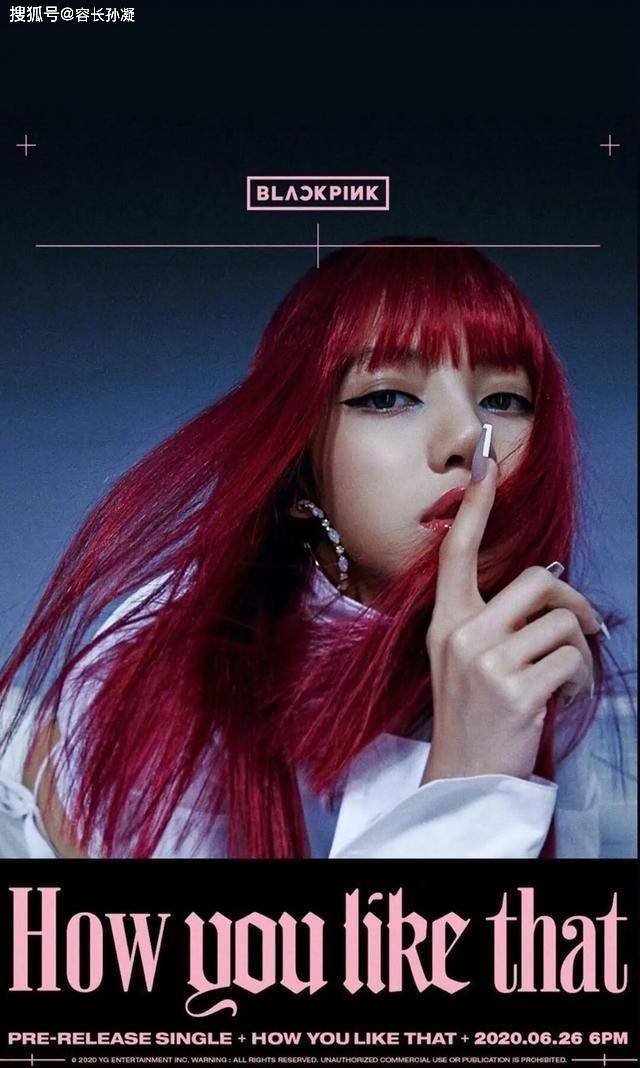 这一次jennie的组合回归造型走的是欧美颓废风,一头白发非常有魅力