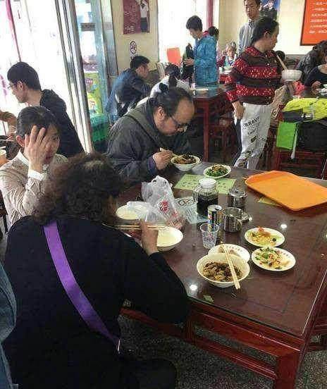 终于知道王菲和窦唯为什么会离婚了,看看他们的座驾你就全懂了!