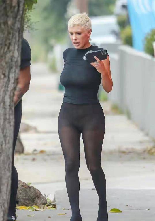 侃爷小老婆换新造型了!