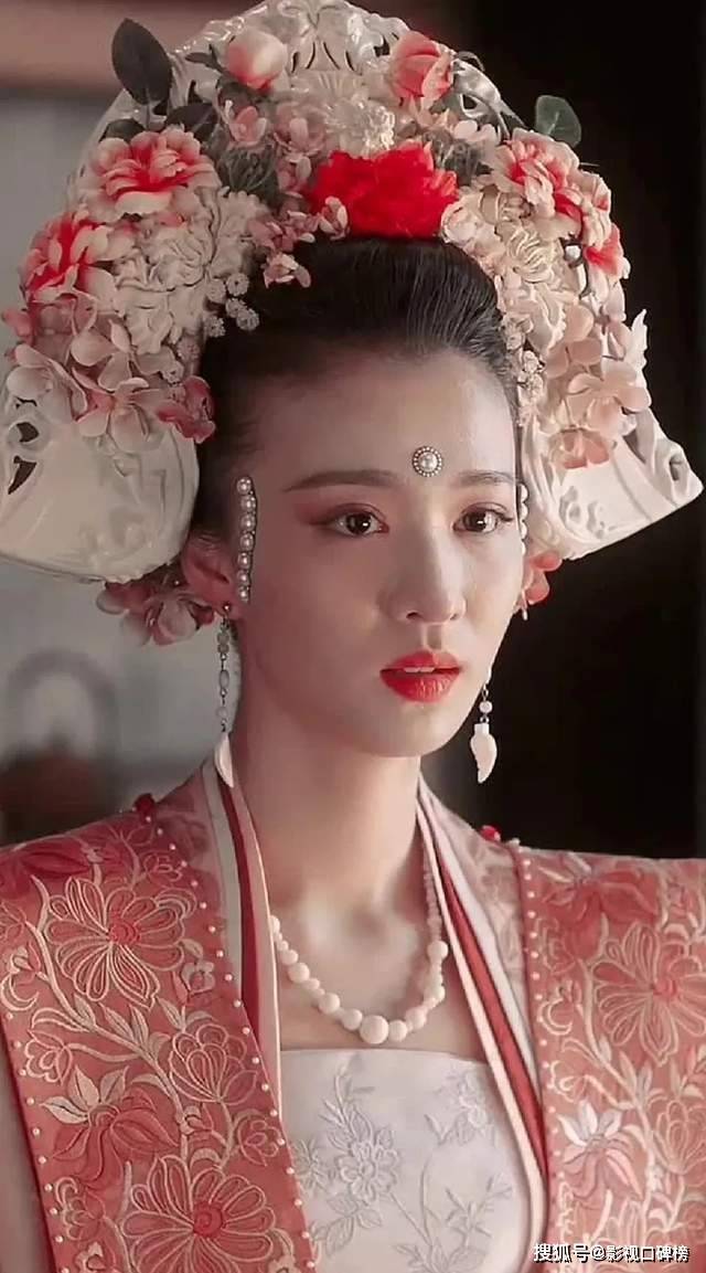 王楚然两部戏开播,证明美貌拿捏人设,有望成为爆款小花_刘亦菲_杨洋