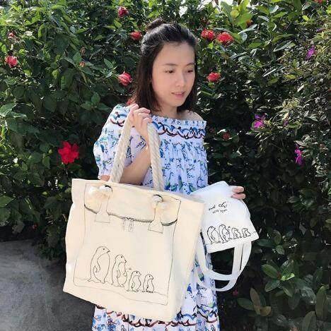 38岁甘比产后首晒照,手中的购物袋才是关键!_大刘_活动_女儿