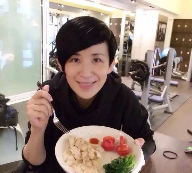 著名喜剧女神贾玲38岁生日,标准大龄剩女,网友:感情还没归宿?