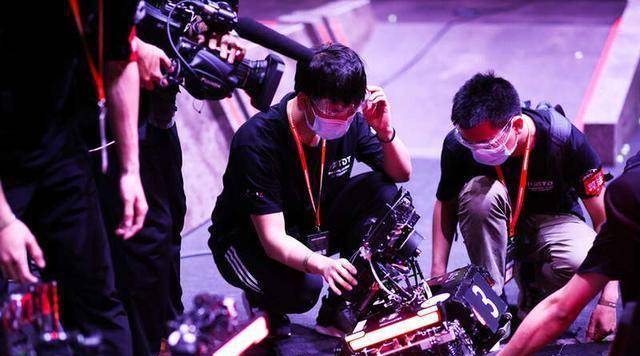 2022机甲大师赛首场区域赛火热开赛东北大学夺冠_战队_机器_比赛