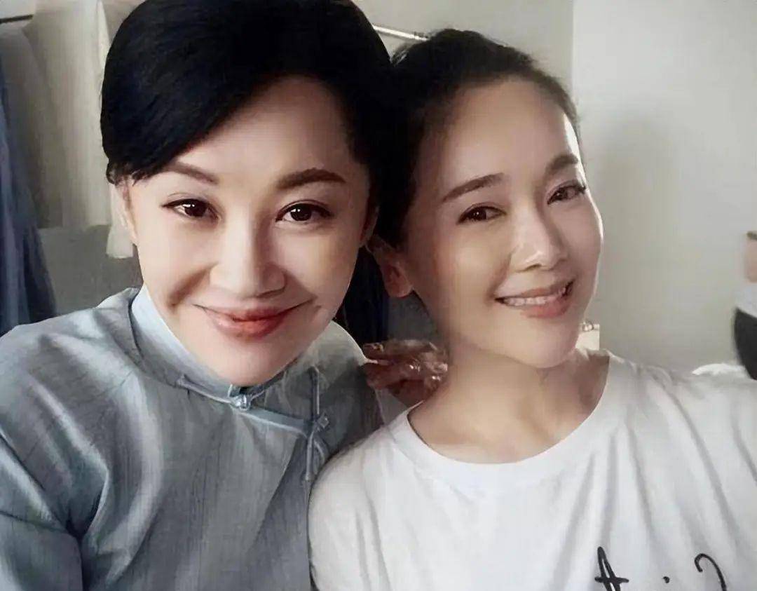 46岁左小青生日照太惊艳,如今仍是眼里有光的"少女"_生活_姜文_女儿