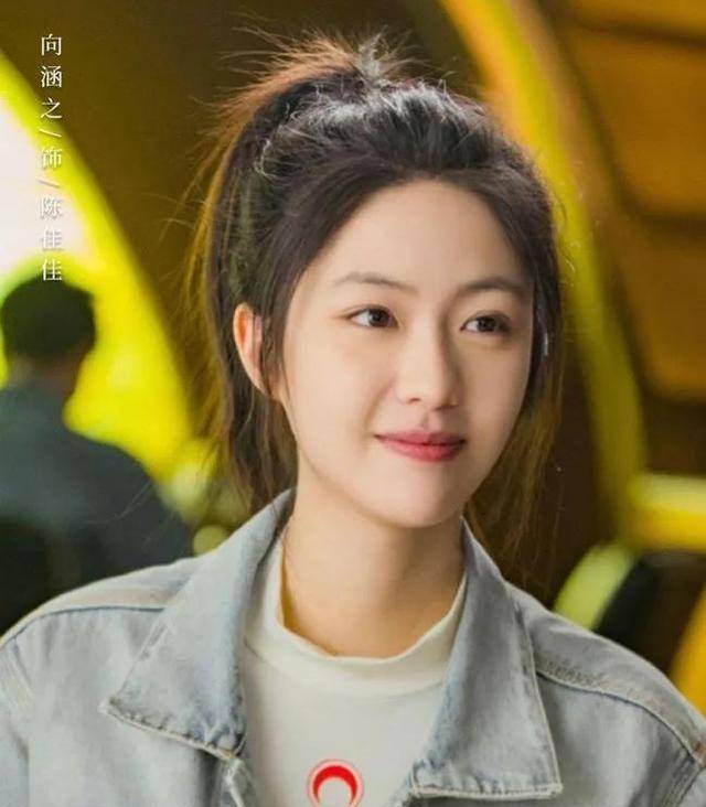 向涵之如今也是靠着《小敏家》收获了不少人气,同样是饰演黄磊剧中的