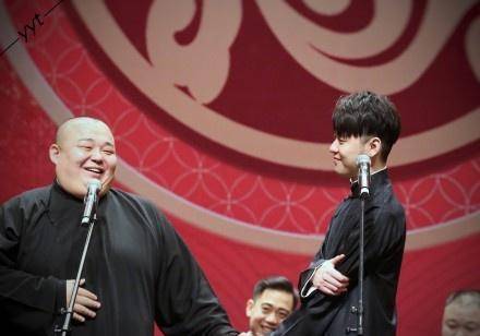 因为长得帅吗?还是因为是郭德纲小舅子_相声_年轻人_岳云鹏
