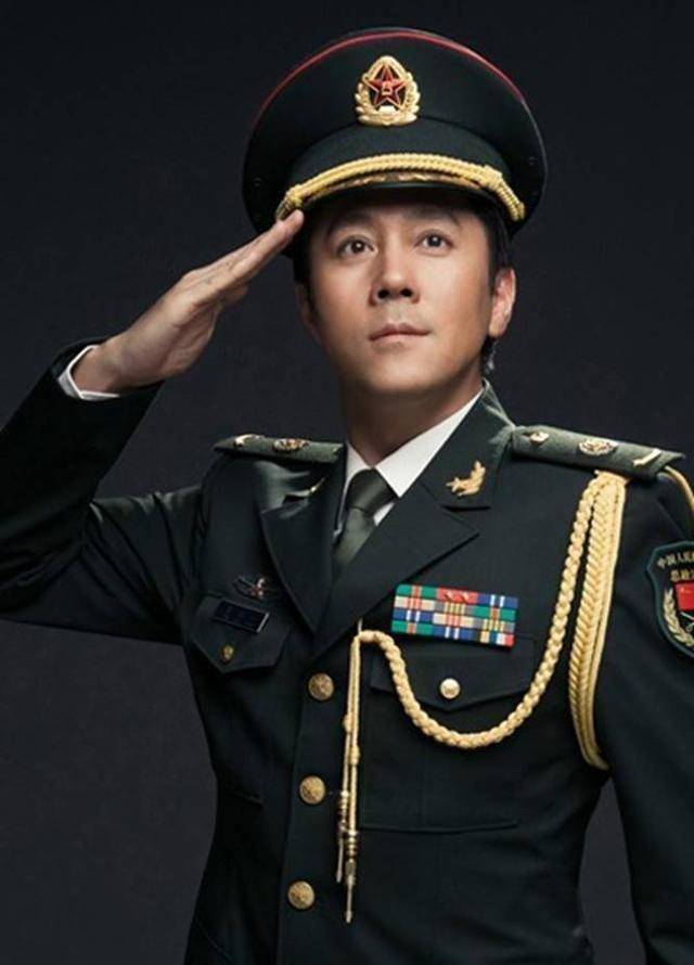 5位有军衔的艺人,第二位也不足为奇,第一军衔那么高_大校_韩红_黄宏