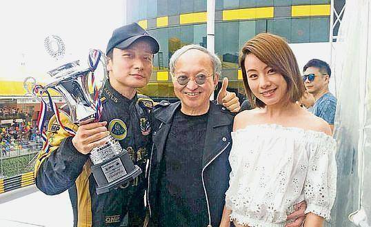 "安心偷食"后,安仔经纪人罕见露面,搭女子买食材,曾捧红吴京_黄柏高