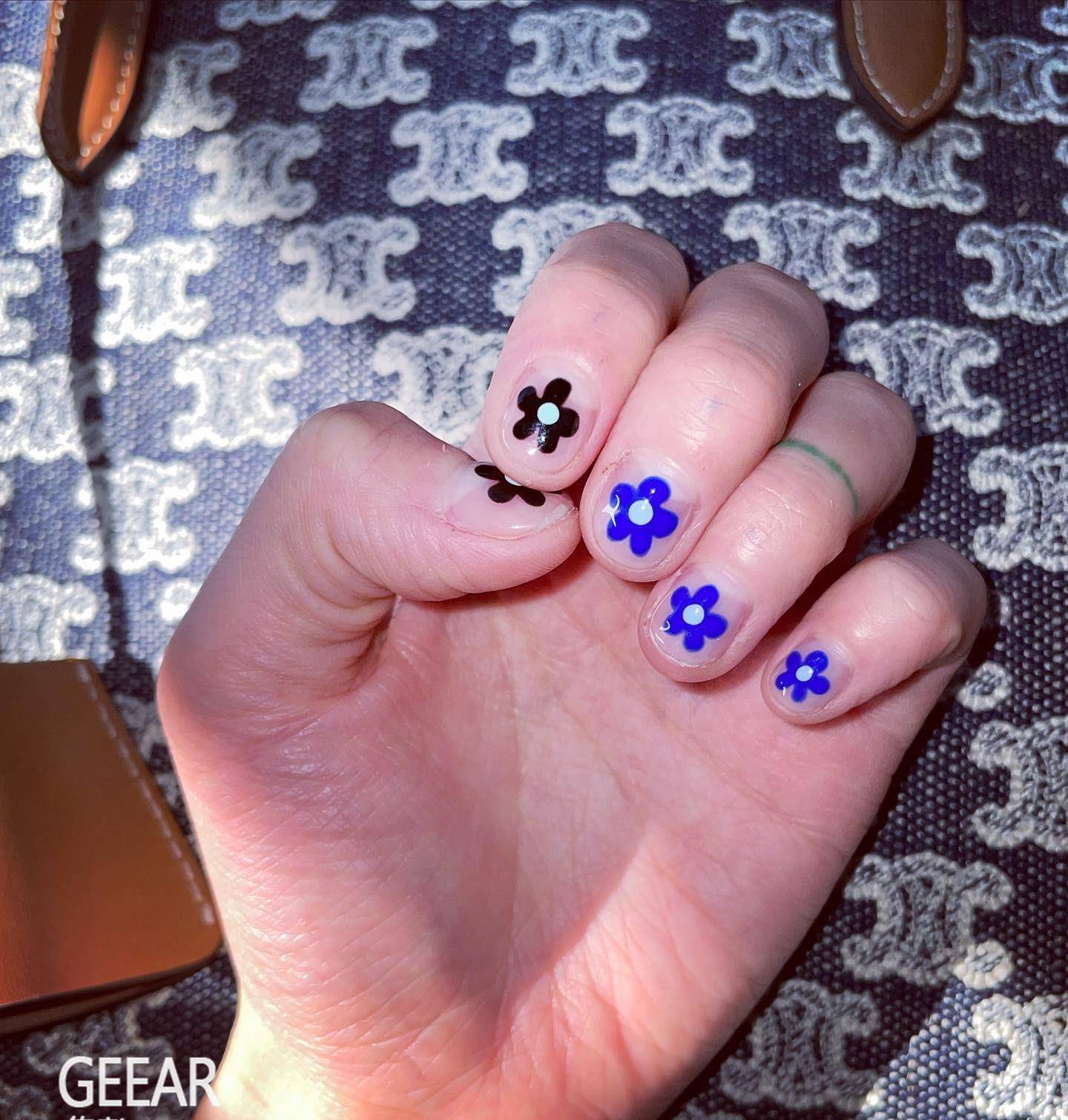 新衣触手可及:泫雅秀出5款清凉夏日造型!_美甲_指甲_颜色