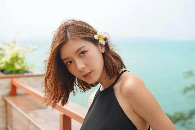 香港人气女神余香凝产女,嫁40岁富商好幸福,生产时老公全程陪护_身材