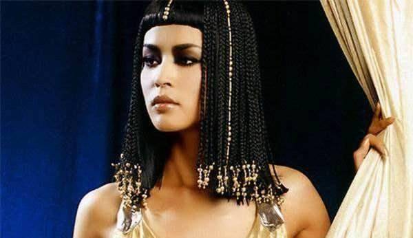 “埃及”她是尼罗河畔的妖妇，曾经迷倒两任大帝，最后竟然是这个死法！