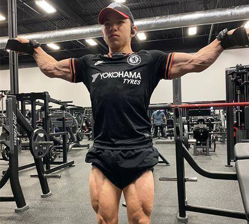 地表上最强的那个少年,15岁成健美冠军,并收获百万粉丝_肌肉_训练