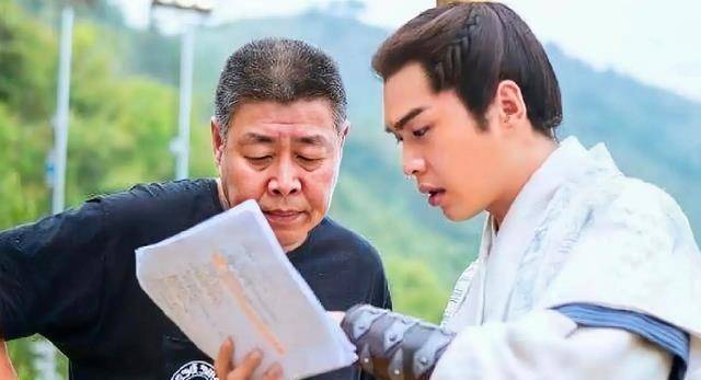 父亲又成老赖,张若昀唐艺昕却忙着秀恩爱,粉丝着急为他开除亲爹_张健