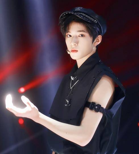 易烊千玺和刘耀文吃饭?