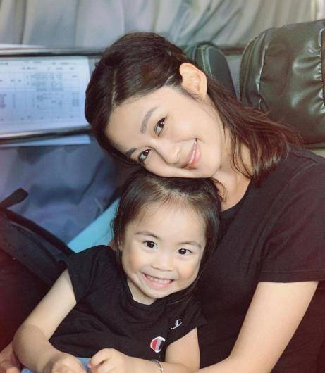 岑丽香报喜怀第二胎索爆大肚写真得天独厚_jacob_香香_囝囝