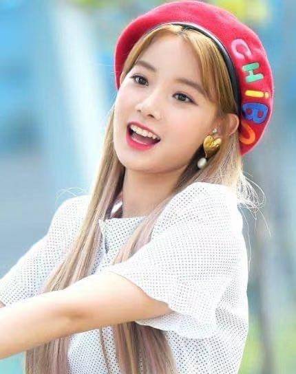 玹珠的弟弟透露,april曾在玹珠座位上放臭了的紫菜包饭,保温杯被拿去