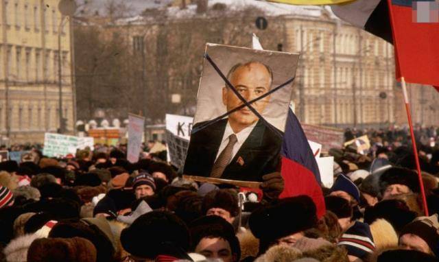 苏联解体的意义之重大,影响只深远,整个二十世纪只有二战能与之相比.