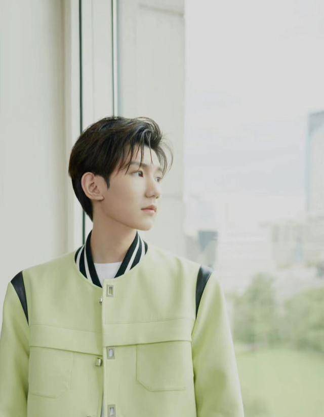 冬天元气满满的穿搭,get王源穿搭技巧,特养眼_黄色_白色_阳光