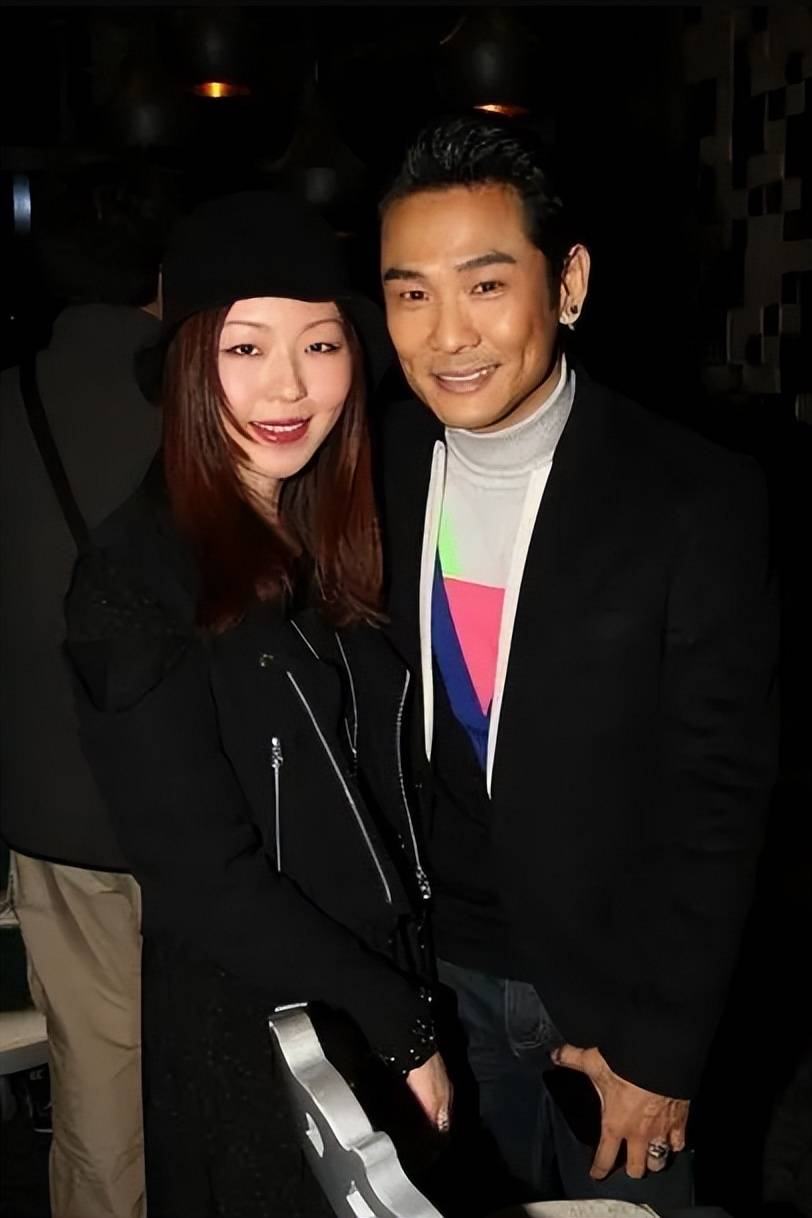 对于杜德伟和李晓冰来说,年龄并不是他们爱情的限制,而是一种美丽的