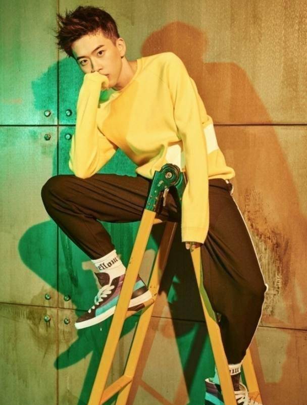 抖音费启鸣:4年狂甩50斤,拍吻戏演电影,拿掉眼镜你还认识他吗_减肥