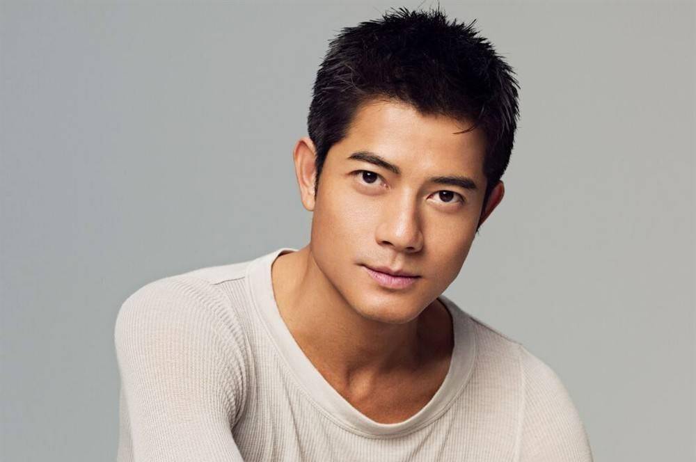 1993年,郭富城刚登上天王的宝座,就遭遇到了合约纠纷,梁美薇挺身而出