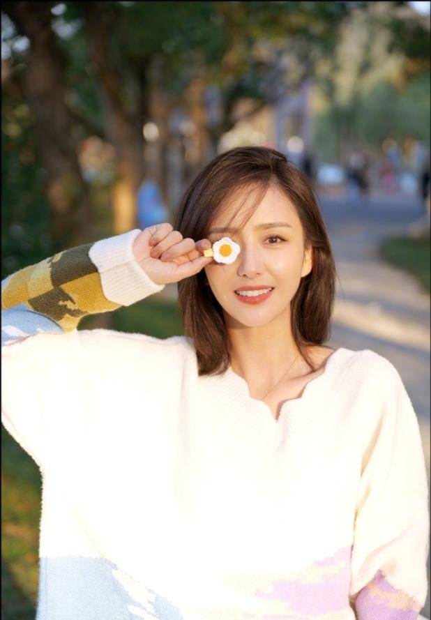 佟丽娅随拍照美到爆!