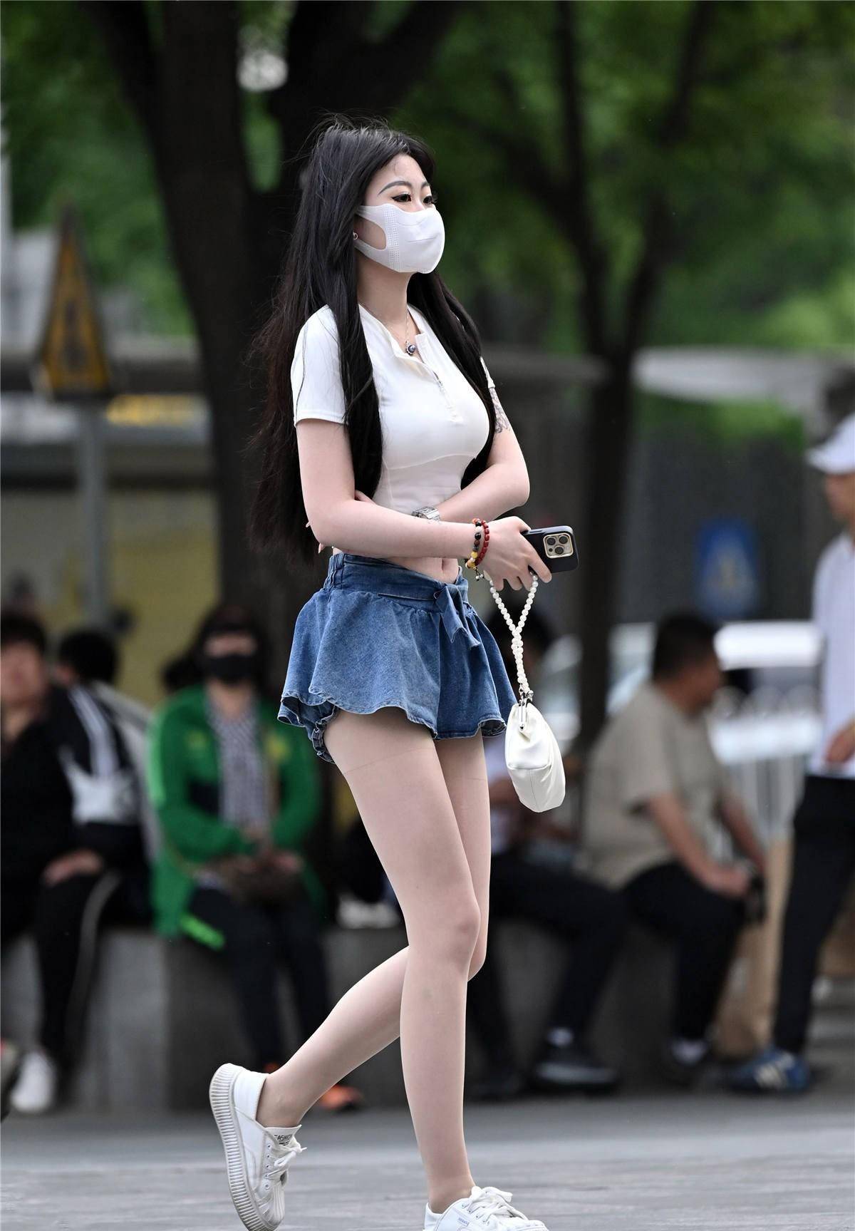 初夏,选择短裙有点早了,少女们都_款式_效果_时尚