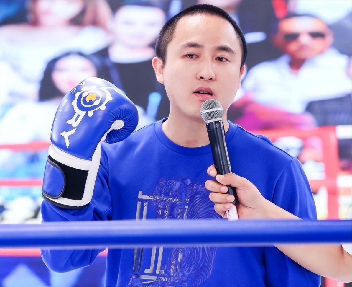 散打哥连麦"外星人"陈山,承认盗走对方账号,解释:但