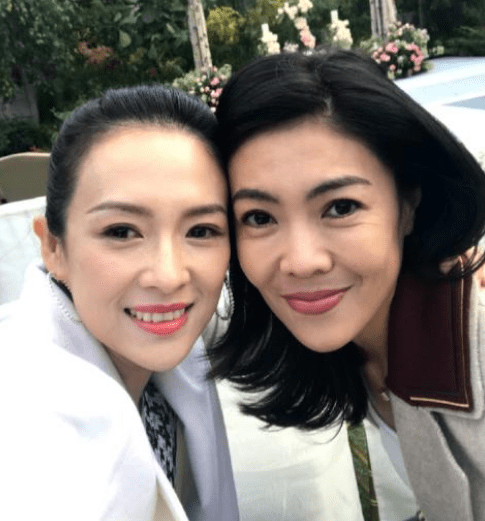 苏芒曾经是《时尚芭莎》主编,一手打造芭莎慈善夜,一度成为国内时尚圈