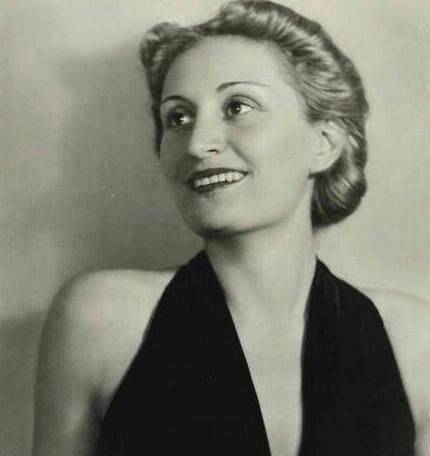 他是副总司令,却不顾身份驾驶飞机陪伴意大利女子观赏中国景色_艾达