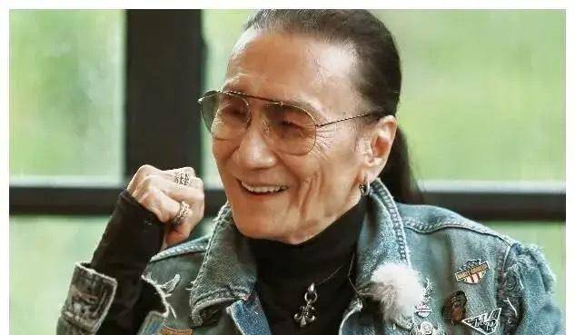 曾经"掌掴"曾江,时隔6年谢贤终于跟曾江道歉了._样子_坐轮椅_录音