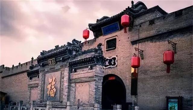 2019年乔家大院摘牌：一夜之间，1050平店面被腾退，服务员大换血