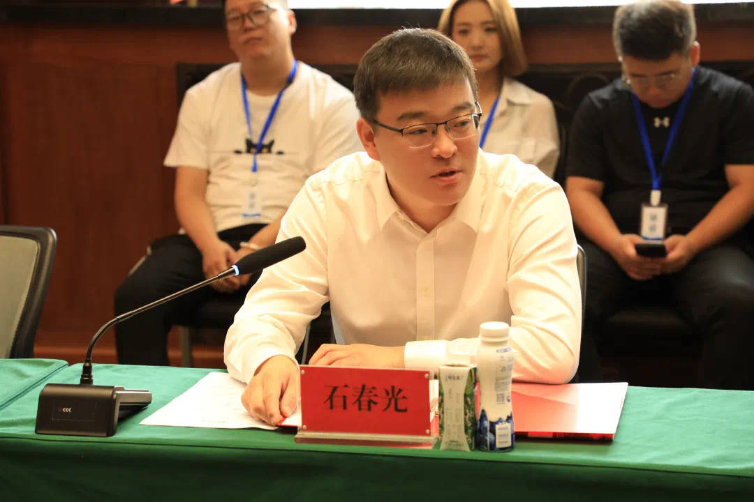 中粮内蒙古区域协同办公室秘书长石春光,呼伦贝尔旅业集团总裁刘长顺