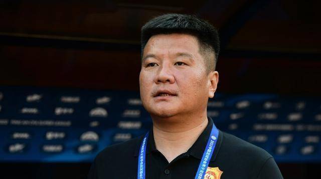 李金羽最新表态引爆争议,球迷吐槽:放弃德比战的第一人,下课吧_武汉