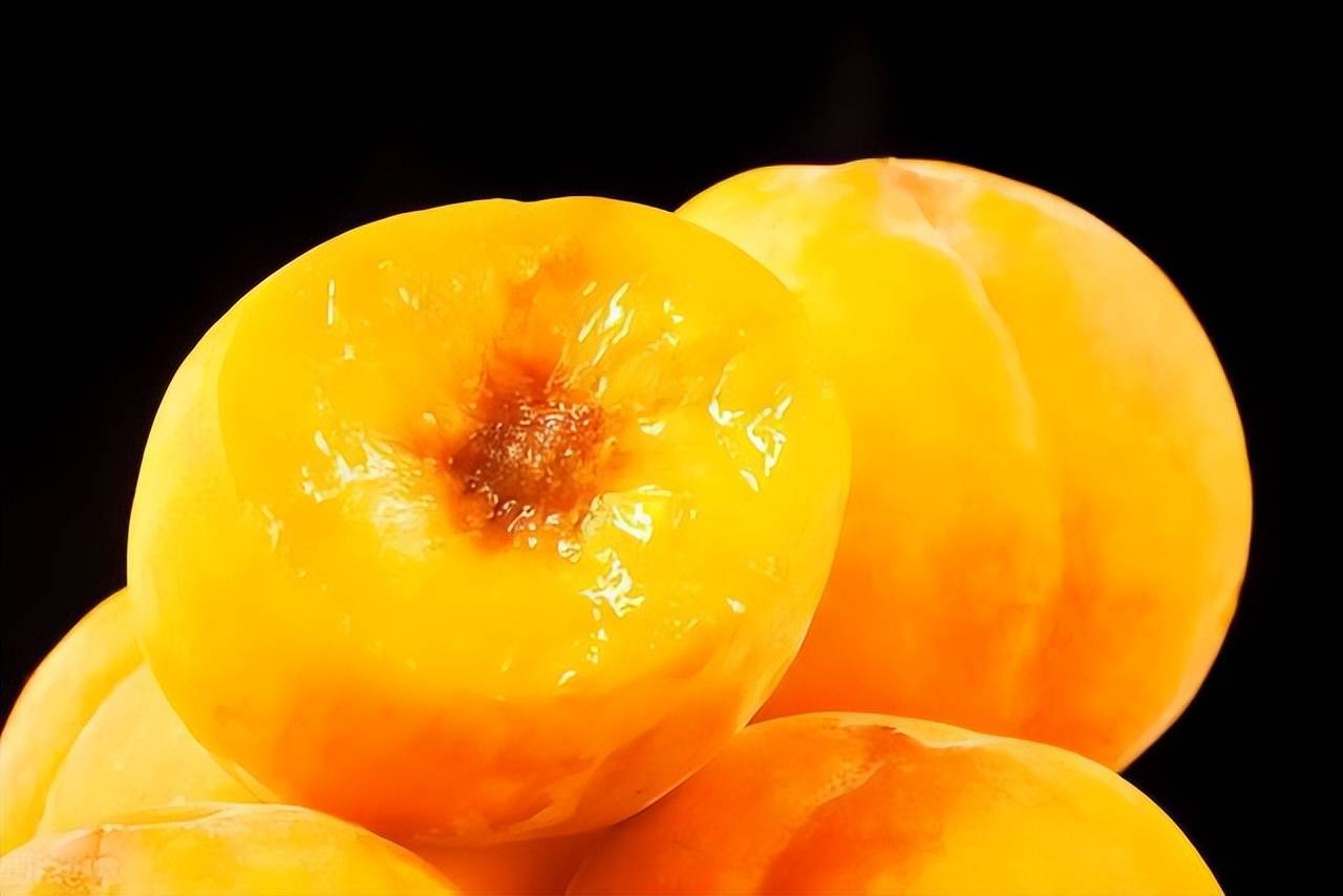 去年很难卖出去,今年提前2个月上市,最高卖19元一斤大翻身_黄桃_种植