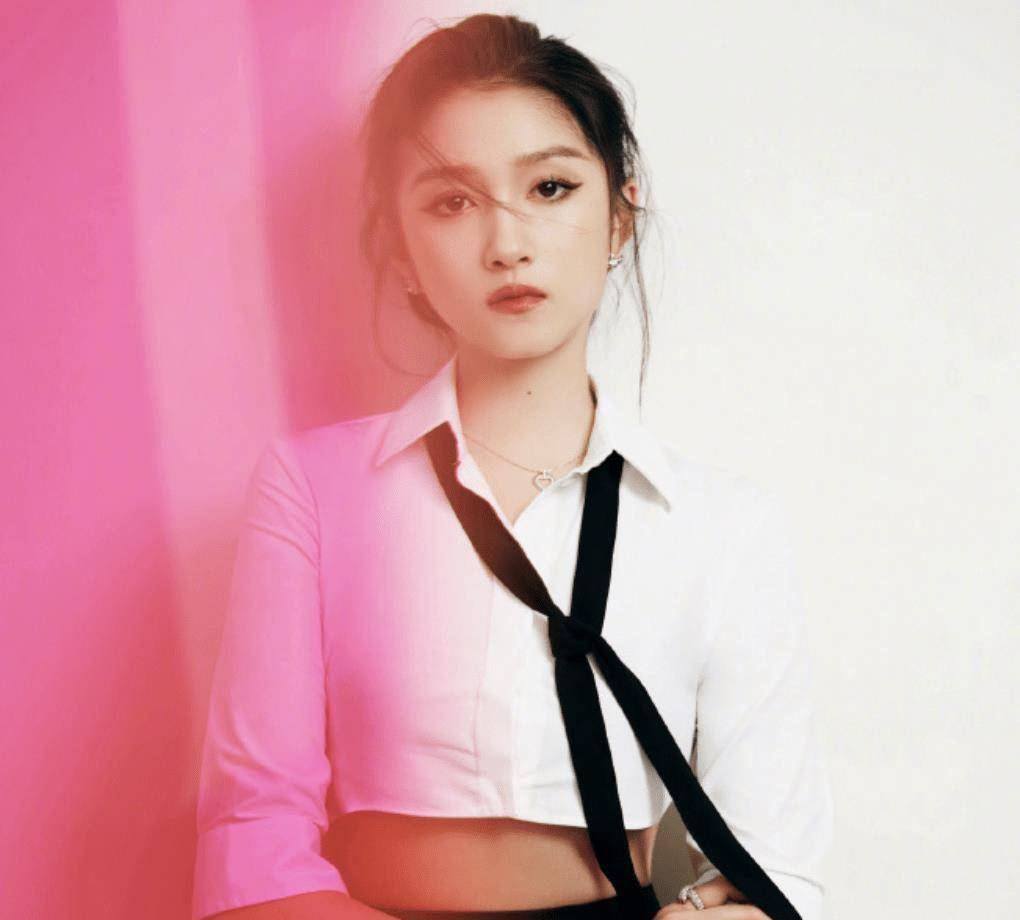 刀砍前夫,情史混乱,是时候扯下"笨蛋美女"遮羞布了_关晓彤_景甜_美人