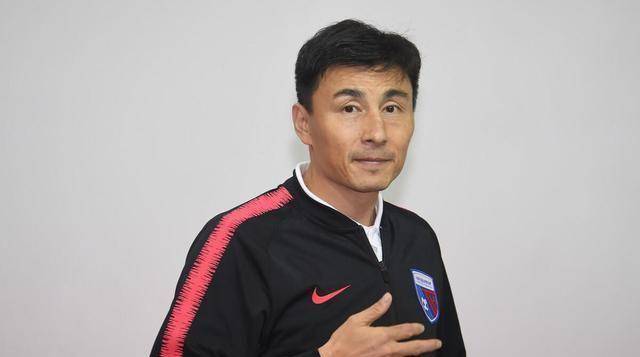 球迷:董路还嘲笑假签名受害者,球迷太难了_国足_李玮峰_中国