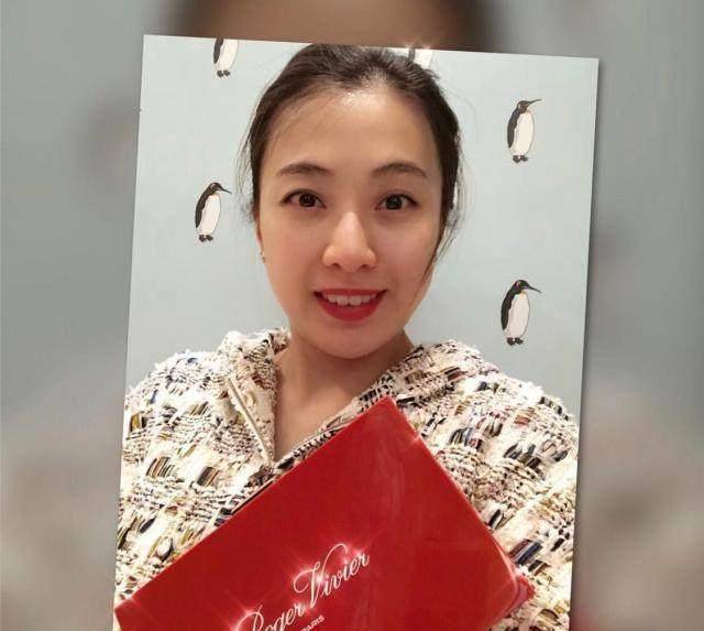 甘比亲自晒照为慈善筹款,产后不但没有臃肿,反而越来越漂亮_刘銮雄