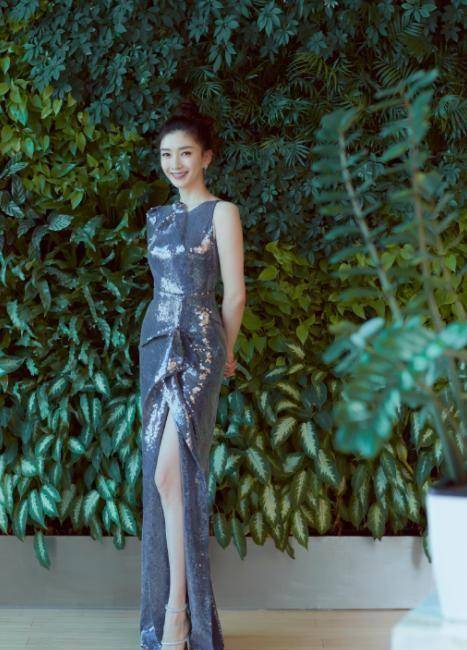 江疏影穿星光人鱼裙,艳压全场女明星就靠皮肤白!
