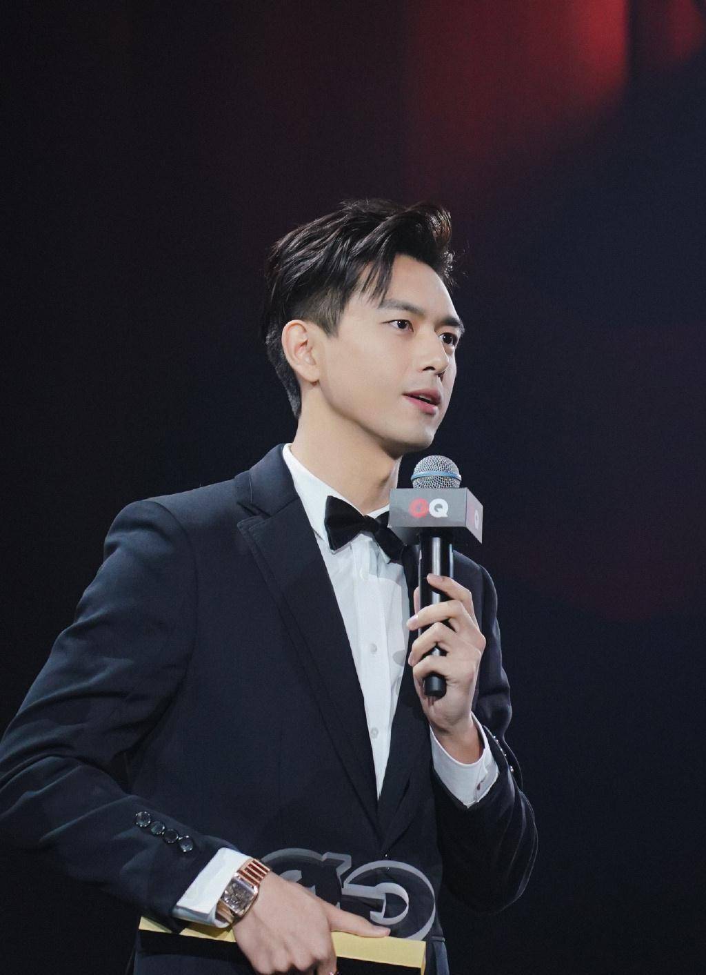 李现生气更博,斥责跟踪到他家楼下的粉丝,并对自己提出更高要求_生活