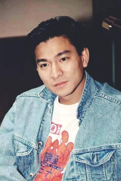 她与刘德华相识仅13天就疯狂"坠入爱河",如今56岁却仍然单身_喻可欣