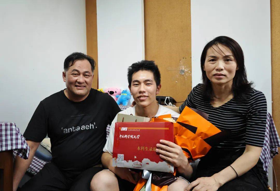 常州2023年第一封高考录取通知书送达_投递_朱子_新生