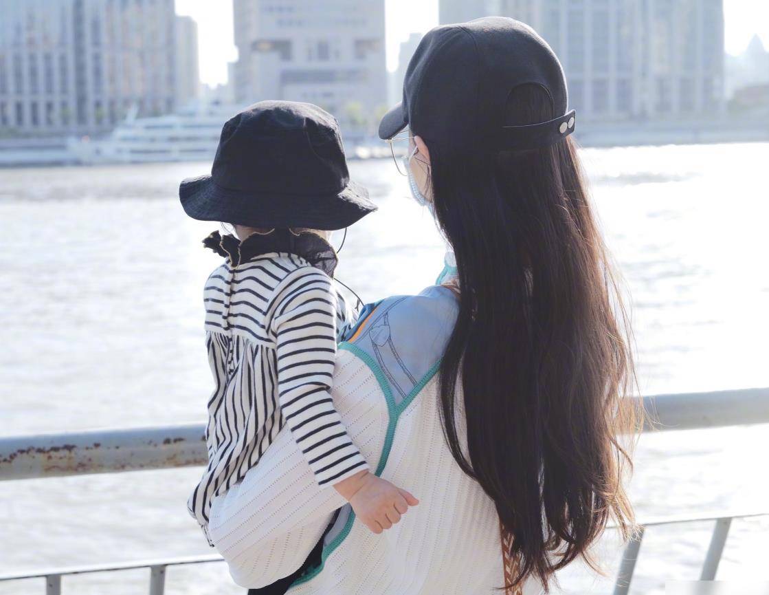 唐嫣小腹隆起疑怀二胎,当她晒出对镜自拍照,37岁依旧娇艳_网友_腰围